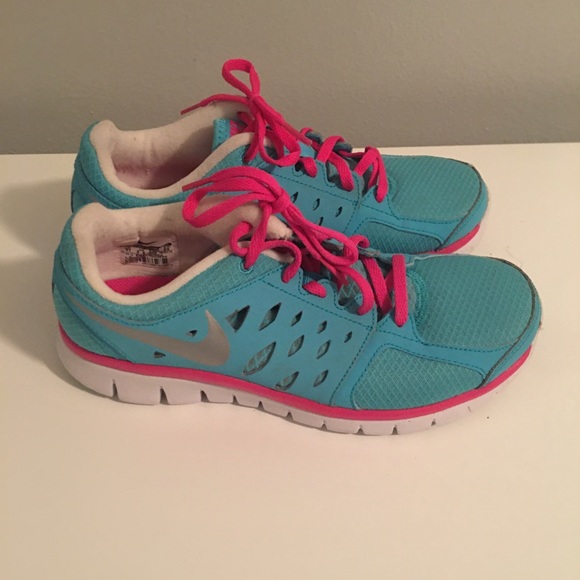 Nike tennis shoes pink and aqua - Picture 1 of 4